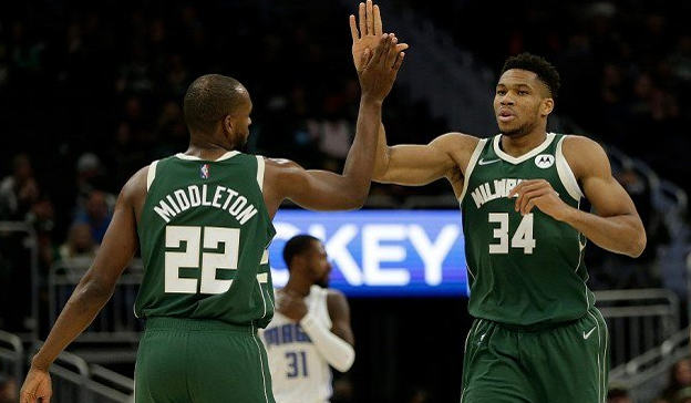  字母哥暴扣统治禁区，雄鹿大胜尼克斯巩固东部第二  